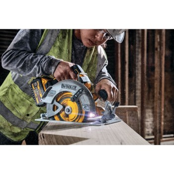 DeWalt 20V MAX 7-1/4" Brushless Circular Saw - Bare Tool